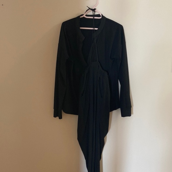 Lounge set. Like new. Pants with drawstring and pockets. Super comfy. - Picture 2 of 5